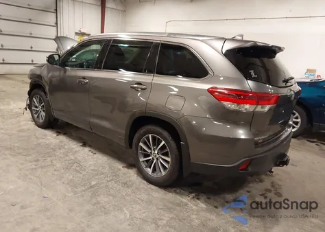 2017 Toyota Highlander Xle z USA, uszkodzony, nr VIN 5TDJZRFH0HS377397